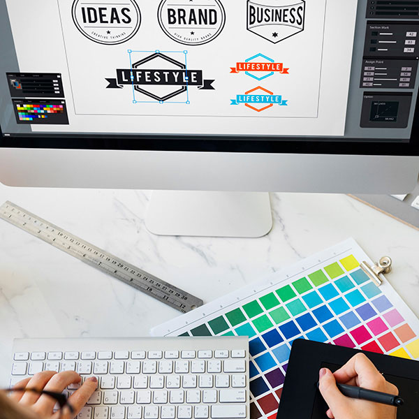 Monitor mit Logodesign