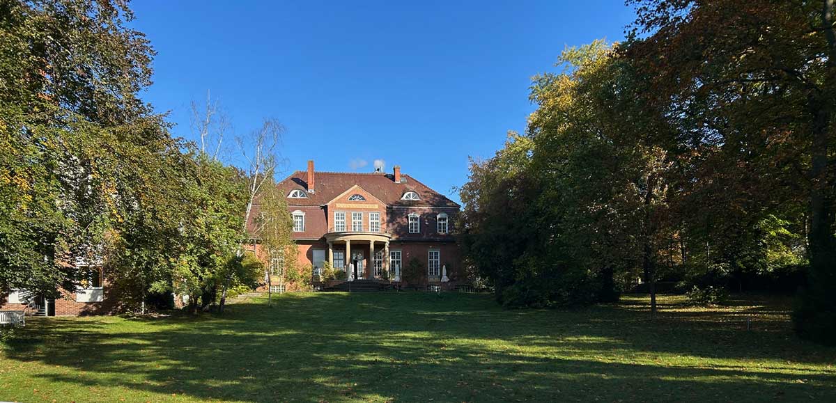 Jahresrückblick Silke Wengenroth-Lippke. Bild aus Berlin von einer Villa
